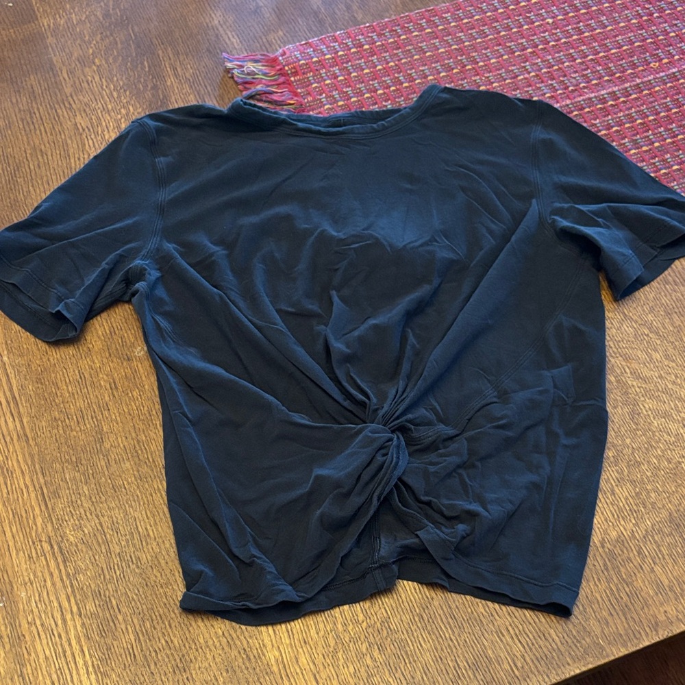 Lululemon Crescent Tee Short-Sleeve Twist-Front size 6